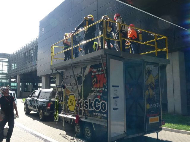 confined space and rescue www.riskcon.pl przestrzenie zamkniete 05 640x480 - Praktyczne szkolenia praca w przestrzeniach zamkniętych