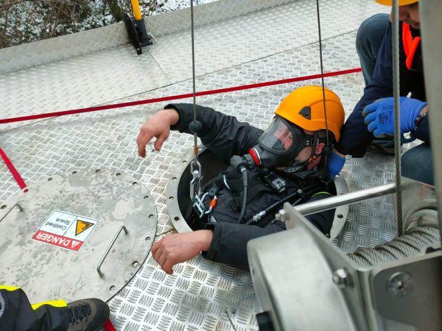 confined space and rescue www.riskcon.pl przestrzenie zamkniete 12 640x480 - Praktyczne szkolenia praca w przestrzeniach zamkniętych