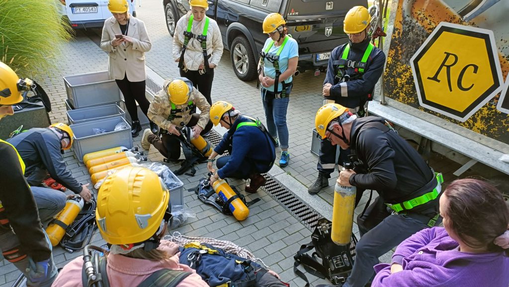 confined space and rescue www.riskcon.pl przestrzenie zamkniete 17 1024x578 - Szkolenia BHP w nowej odsłonie